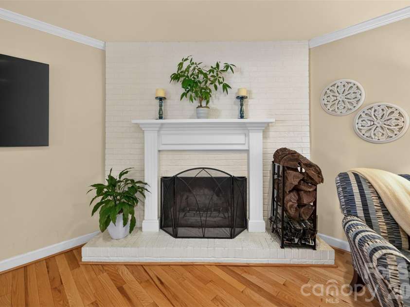 1053 20th Avenue, Hickory, NC 28601.  MLS# CAR4415459, YatesRealty ID 45075. 