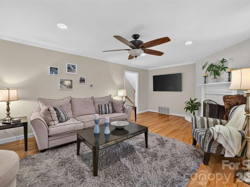 1053 20th Avenue, Hickory, NC 28601.  MLS# CAR4415459, YatesRealty ID 45075. 