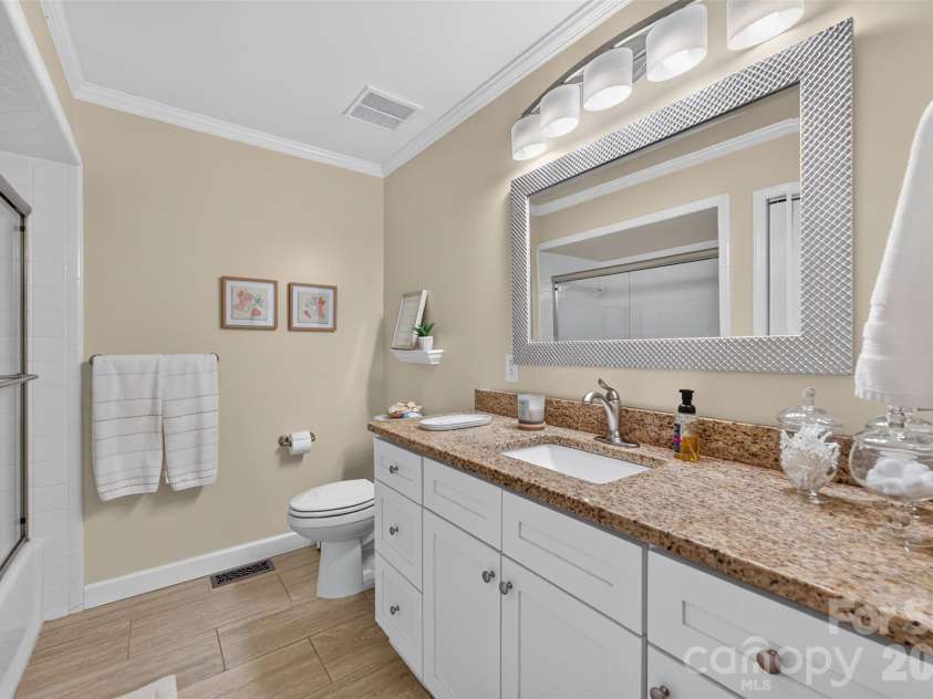 1053 20th Avenue, Hickory, NC 28601.  MLS# CAR4415459, YatesRealty ID 45075. 