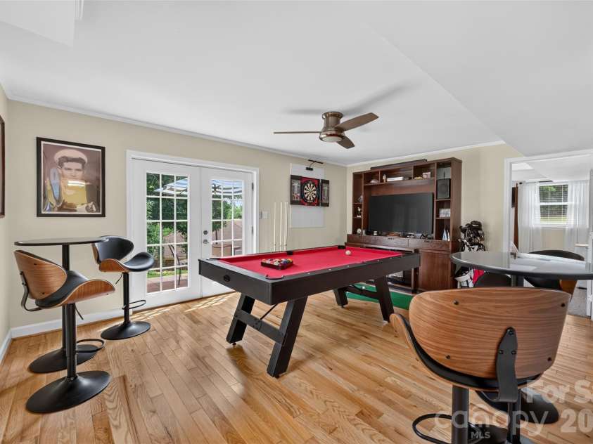 1053 20th Avenue, Hickory, NC 28601.  MLS# CAR4415459, YatesRealty ID 45075. 