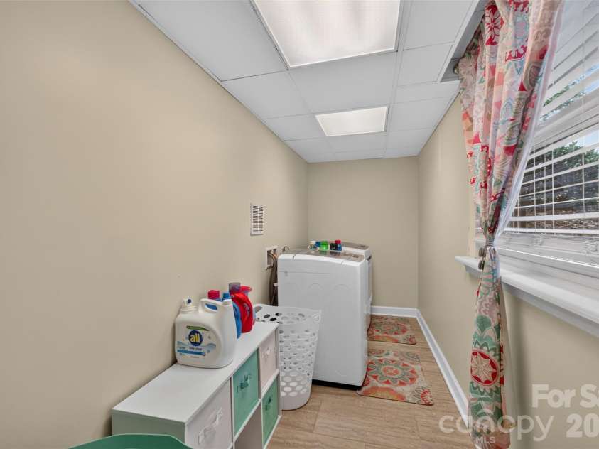 1053 20th Avenue, Hickory, NC 28601.  MLS# CAR4415459, YatesRealty ID 45075. 