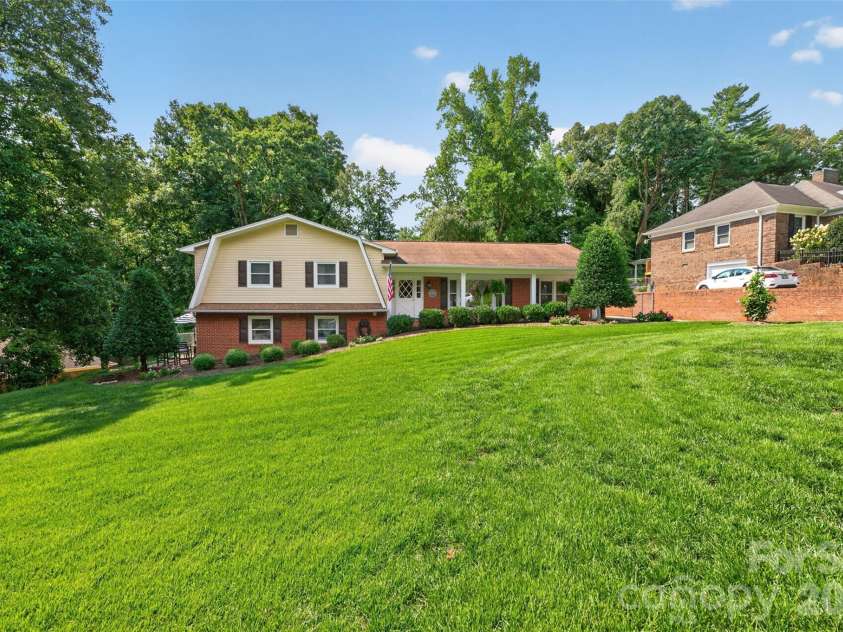 1053 20th Avenue, Hickory, NC 28601.  MLS# CAR4415459, YatesRealty ID 45075. 