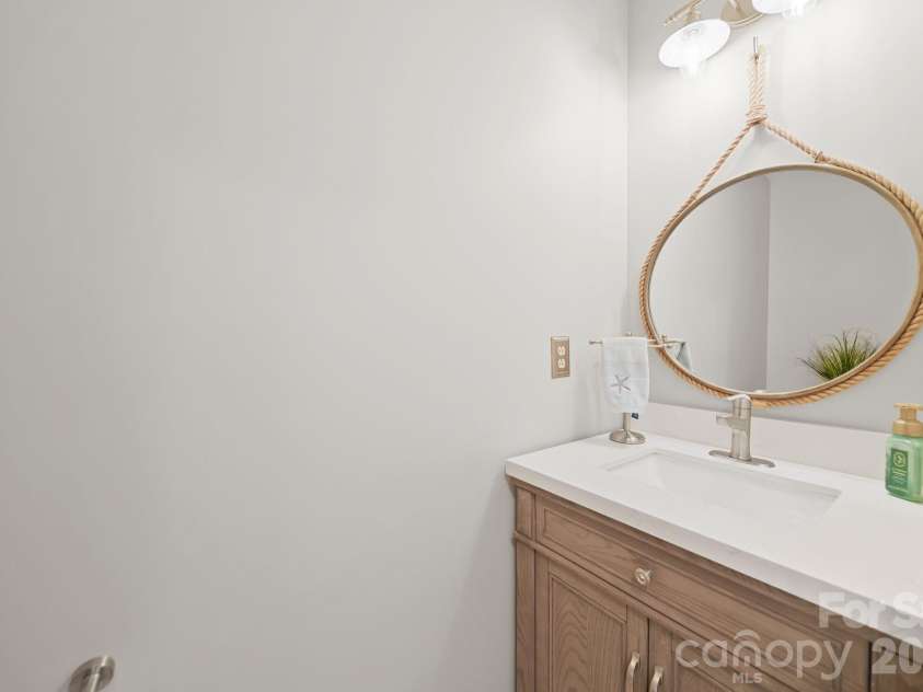 2527 Heathershire Lane, Matthews, NC 28105.  MLS# CAR4410552, YatesRealty ID 45077. 1st Floor Half Bath