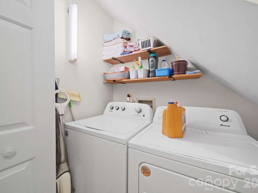 2527 Heathershire Lane, Matthews, NC 28105.  MLS# CAR4410552, YatesRealty ID 45077. 1st Floor Laundry Closet