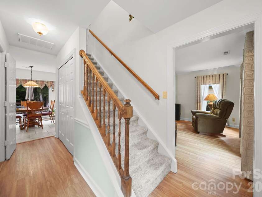 2527 Heathershire Lane, Matthews, NC 28105.  MLS# CAR4410552, YatesRealty ID 45077. 