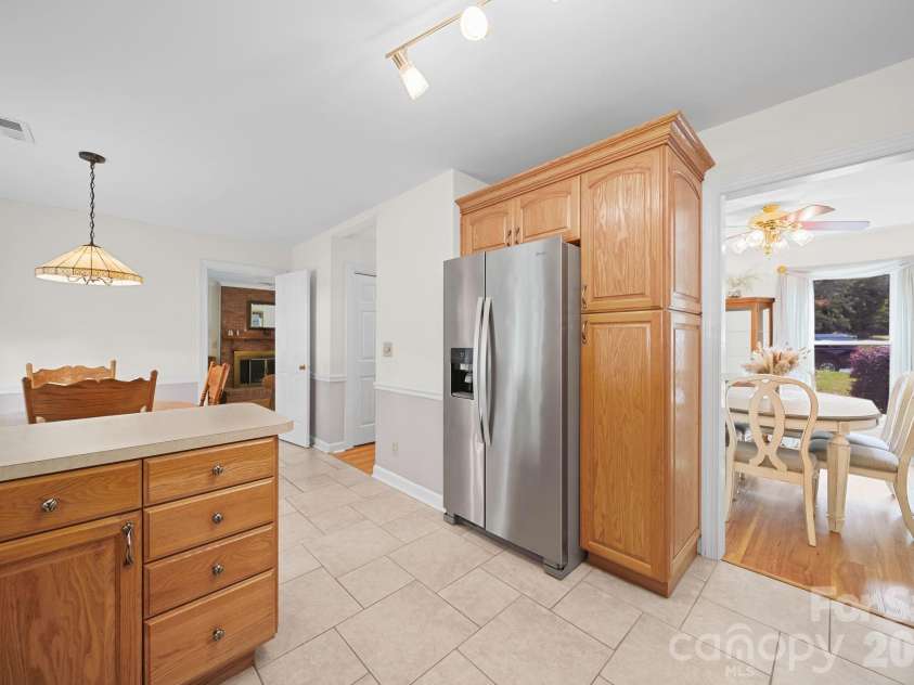 2527 Heathershire Lane, Matthews, NC 28105.  MLS# CAR4410552, YatesRealty ID 45077. 
