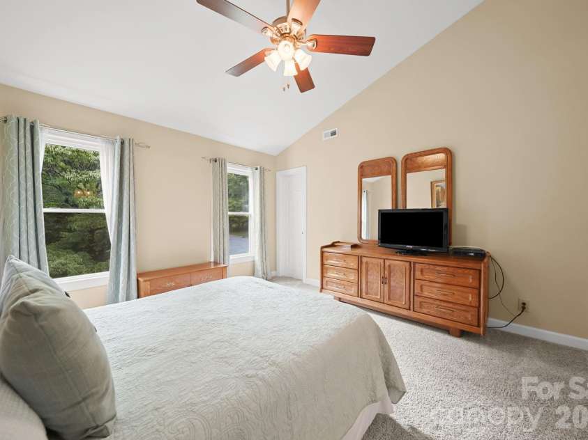 2527 Heathershire Lane, Matthews, NC 28105.  MLS# CAR4410552, YatesRealty ID 45077. 