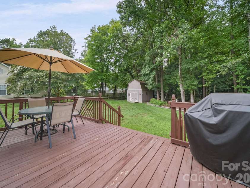 2527 Heathershire Lane, Matthews, NC 28105.  MLS# CAR4410552, YatesRealty ID 45077. 