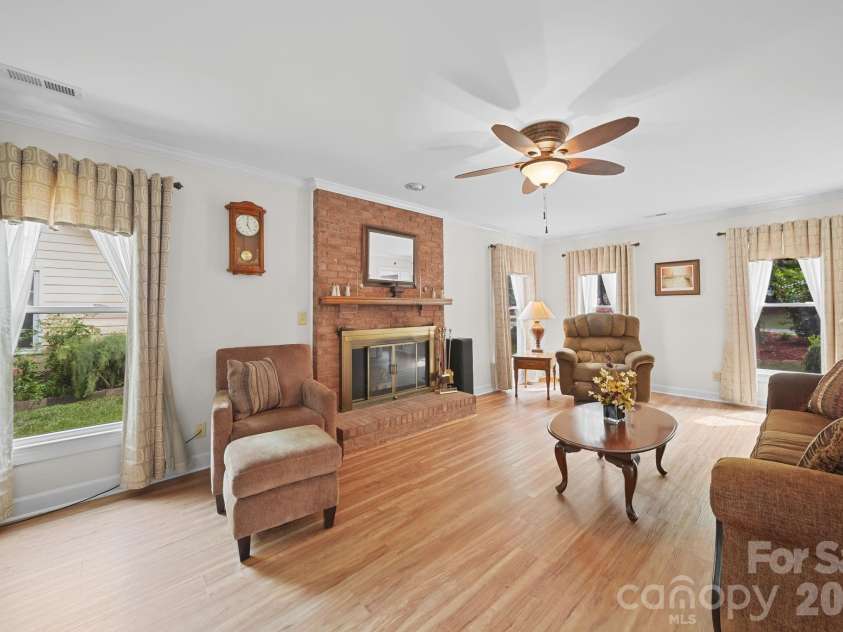 2527 Heathershire Lane, Matthews, NC 28105.  MLS# CAR4410552, YatesRealty ID 45077. Living Room
