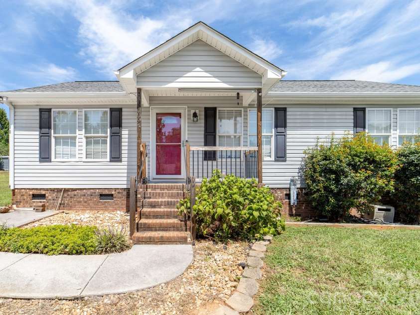 3009 Drake Drive, Stanley, NC 28164.  MLS# CAR4415318, YatesRealty ID 45079. 