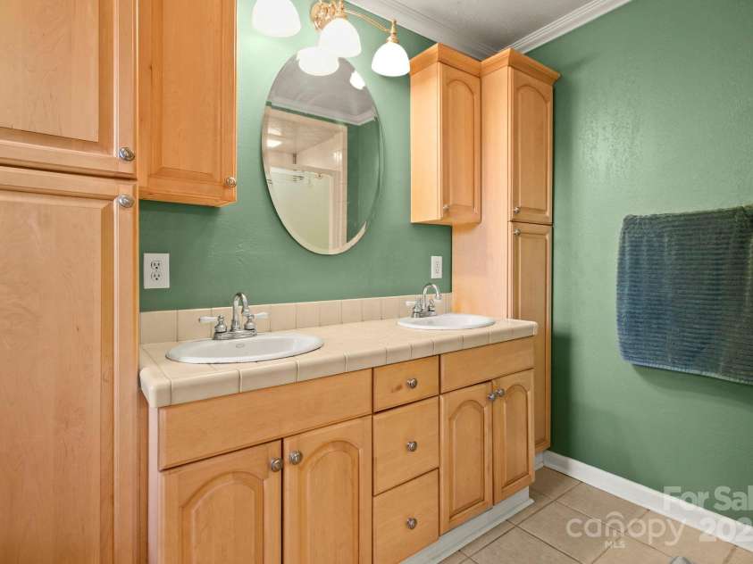 33 Royal Pines Drive, Newland, NC 28657.  MLS# CAR4238183, YatesRealty ID 4508. 
