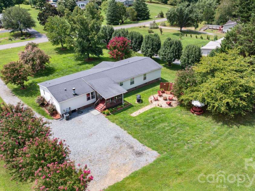 172 Baxter Way, Forest City, NC 28043.  MLS# CAR4414206, YatesRealty ID 45080. 