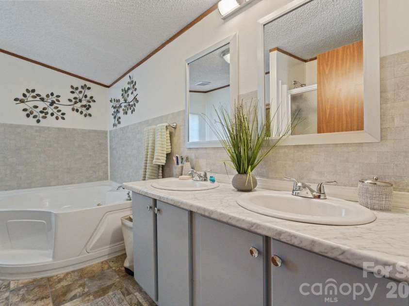 172 Baxter Way, Forest City, NC 28043.  MLS# CAR4414206, YatesRealty ID 45080. 