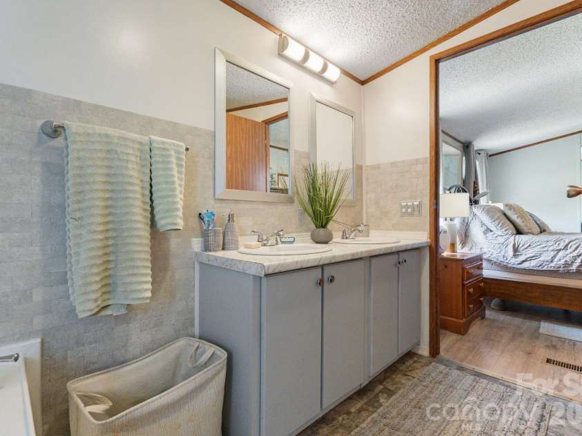 172 Baxter Way, Forest City, NC 28043.  MLS# CAR4414206, YatesRealty ID 45080. 