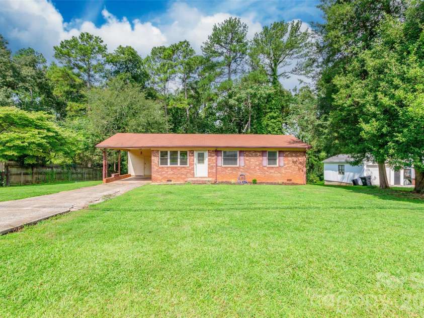 4109 Little Mountain Road, Gastonia, NC 28056.  MLS# CAR4415489, YatesRealty ID 45081. 