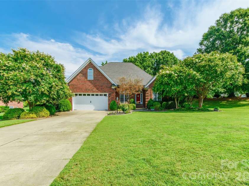 4711 Sherborne Drive, Harrisburg, NC 28075.  MLS# CAR4415829, YatesRealty ID 45082. 