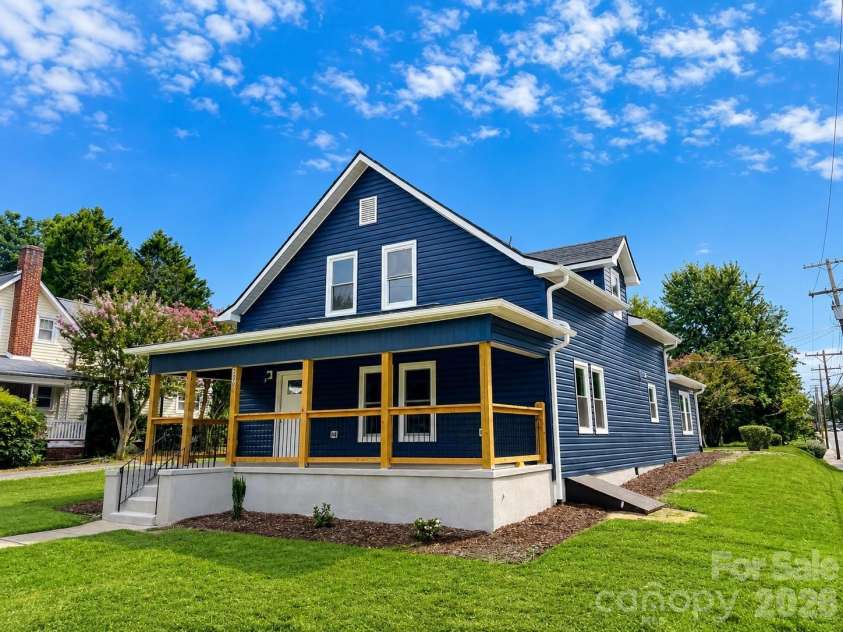 200 White Street, Morganton, NC 28655.  MLS# CAR4414801, YatesRealty ID 45084. 