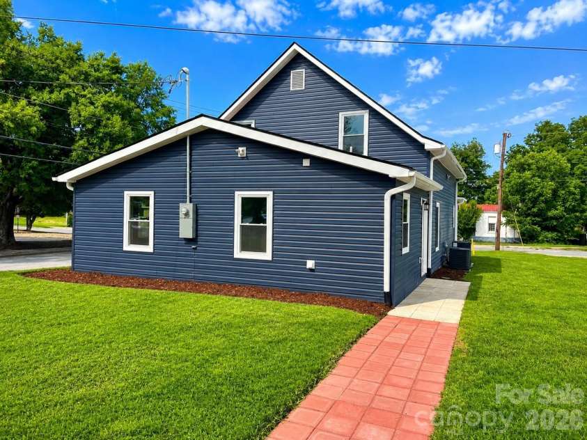 200 White Street, Morganton, NC 28655.  MLS# CAR4414801, YatesRealty ID 45084. 