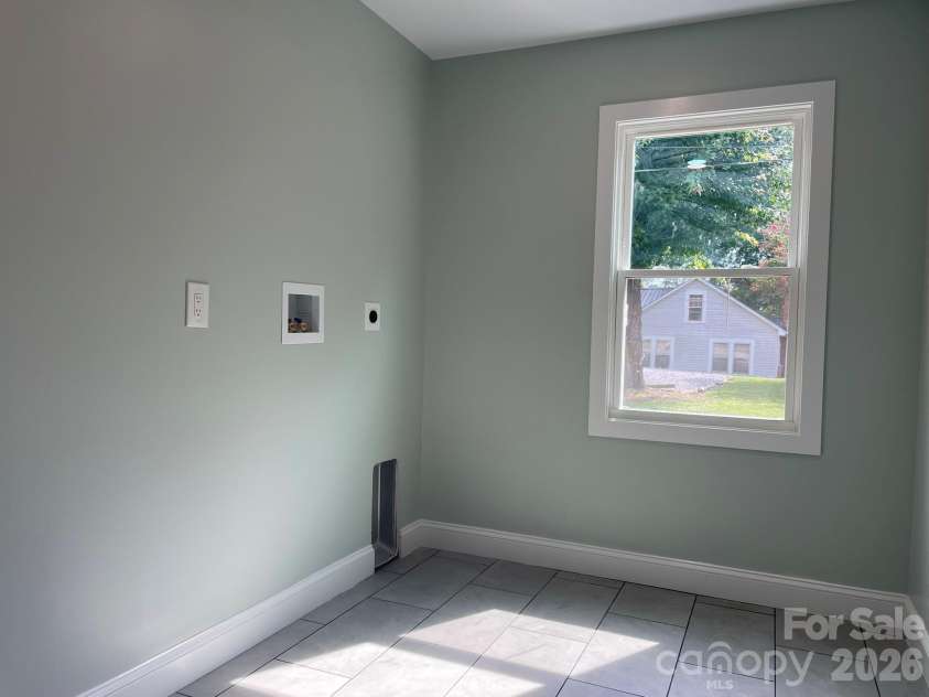 200 White Street, Morganton, NC 28655.  MLS# CAR4414801, YatesRealty ID 45084. 