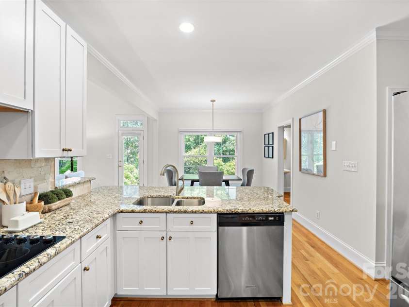 5232 Colony Road, Charlotte, NC 28226.  MLS# CAR4411810, YatesRealty ID 45085. 