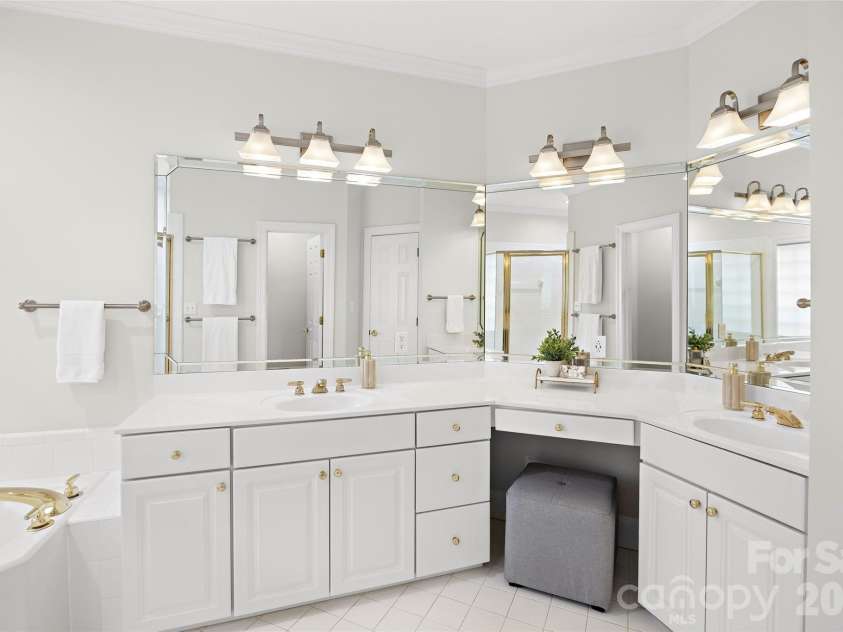 5232 Colony Road, Charlotte, NC 28226.  MLS# CAR4411810, YatesRealty ID 45085. 