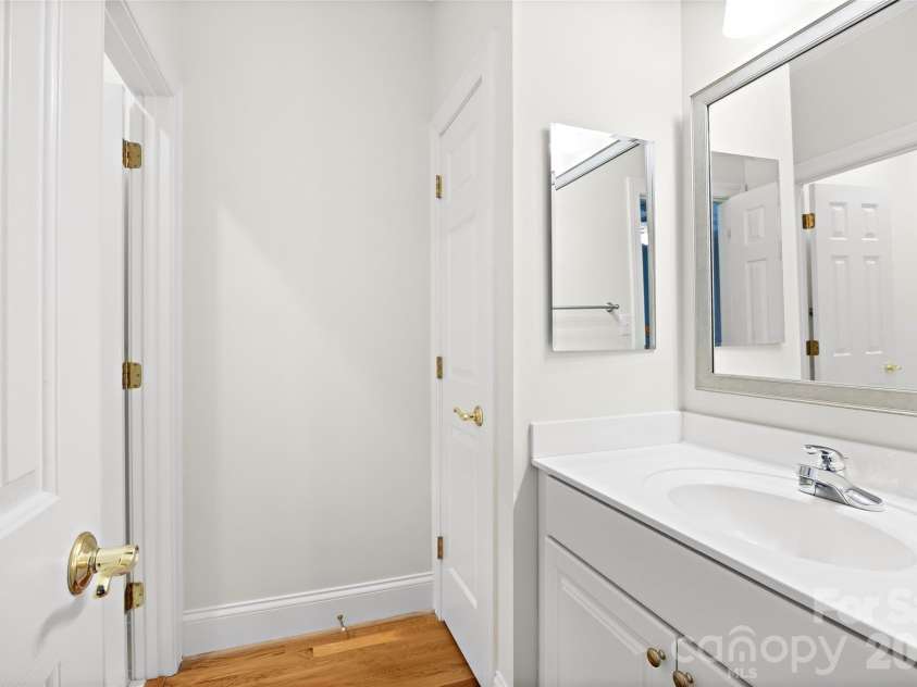 5232 Colony Road, Charlotte, NC 28226.  MLS# CAR4411810, YatesRealty ID 45085. 
