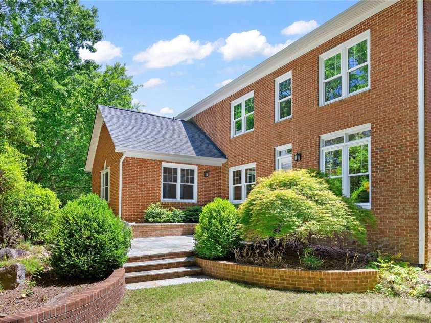 5232 Colony Road, Charlotte, NC 28226.  MLS# CAR4411810, YatesRealty ID 45085. 