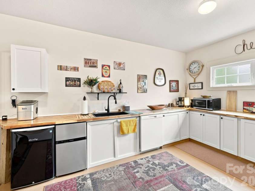 45 Creekside View Drive, Asheville, NC 28804.  MLS# CAR4411206, YatesRealty ID 45086. It even has a beverage frig along with the full refrigerator.