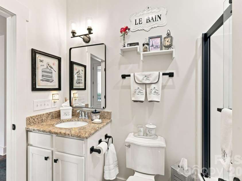 45 Creekside View Drive, Asheville, NC 28804.  MLS# CAR4411206, YatesRealty ID 45086. This is the main level bath for the secondary main level bedroom with another access for guests to use.