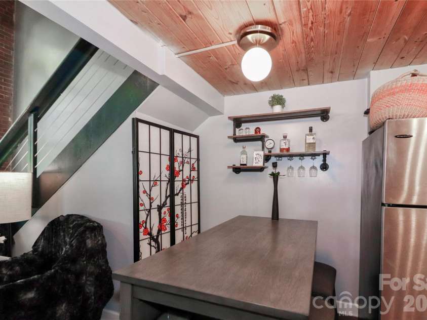 201 Hoskins Road, Charlotte, NC 28208.  MLS# CAR4341701, YatesRealty ID 4509. 