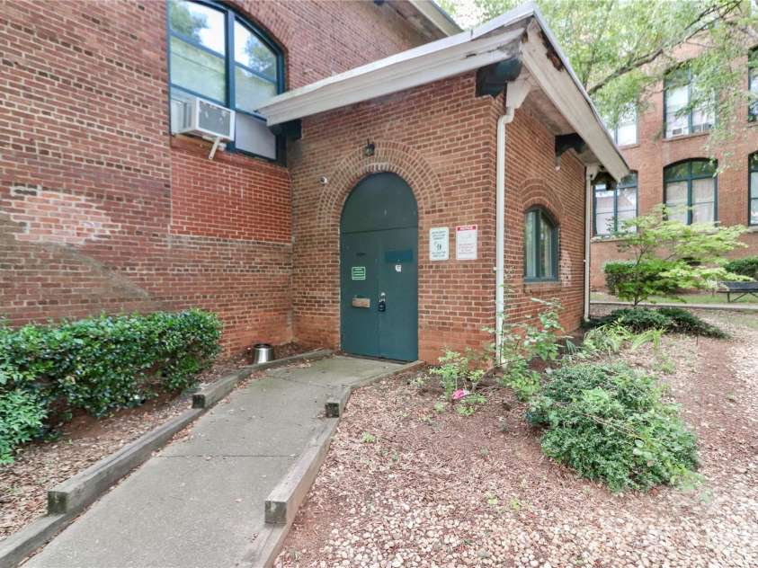 201 Hoskins Road, Charlotte, NC 28208.  MLS# CAR4341701, YatesRealty ID 4509. 