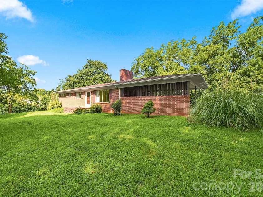 434 Mountain View Drive, Morganton, NC 28655.  MLS# CAR4415264, YatesRealty ID 45091. 
