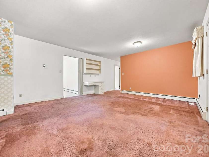 434 Mountain View Drive, Morganton, NC 28655.  MLS# CAR4415264, YatesRealty ID 45091. 