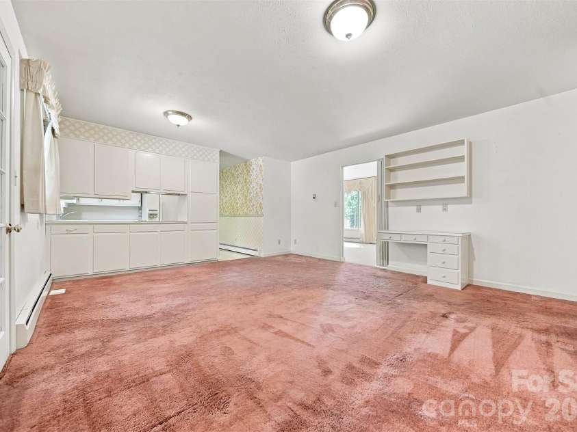 434 Mountain View Drive, Morganton, NC 28655.  MLS# CAR4415264, YatesRealty ID 45091. 