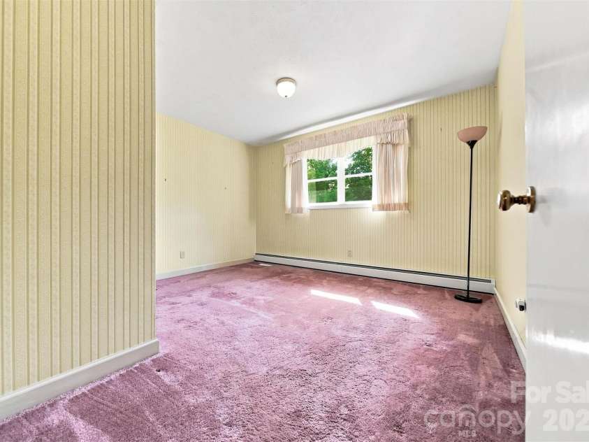 434 Mountain View Drive, Morganton, NC 28655.  MLS# CAR4415264, YatesRealty ID 45091. 