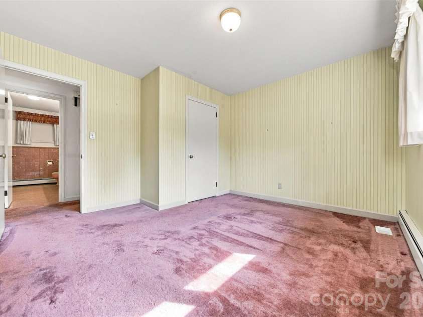 434 Mountain View Drive, Morganton, NC 28655.  MLS# CAR4415264, YatesRealty ID 45091. 