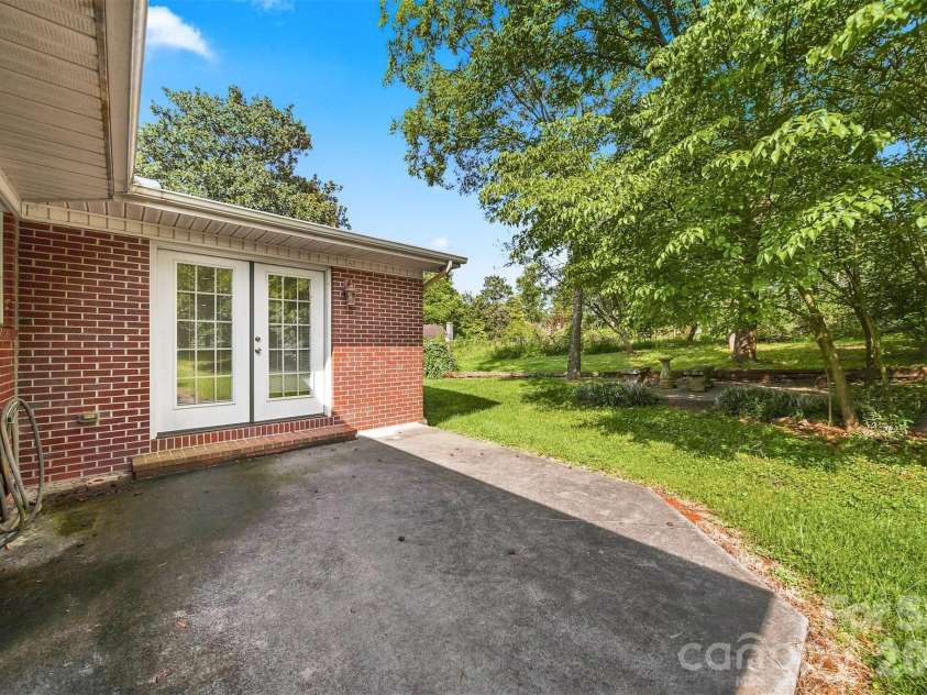 434 Mountain View Drive, Morganton, NC 28655.  MLS# CAR4415264, YatesRealty ID 45091. 