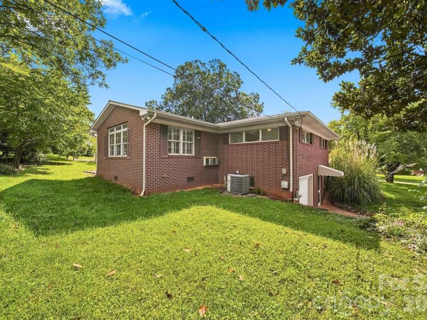 434 Mountain View Drive, Morganton, NC 28655.  MLS# CAR4415264, YatesRealty ID 45091. 