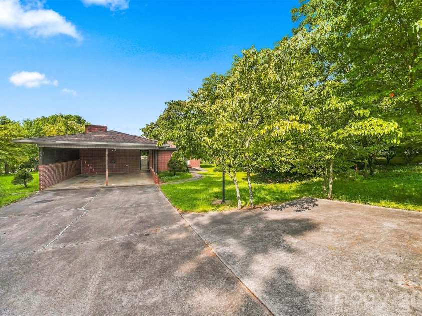 434 Mountain View Drive, Morganton, NC 28655.  MLS# CAR4415264, YatesRealty ID 45091. 