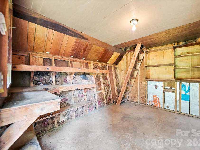 434 Mountain View Drive, Morganton, NC 28655.  MLS# CAR4415264, YatesRealty ID 45091. 