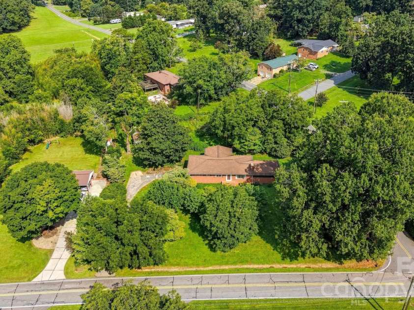 434 Mountain View Drive, Morganton, NC 28655.  MLS# CAR4415264, YatesRealty ID 45091. 