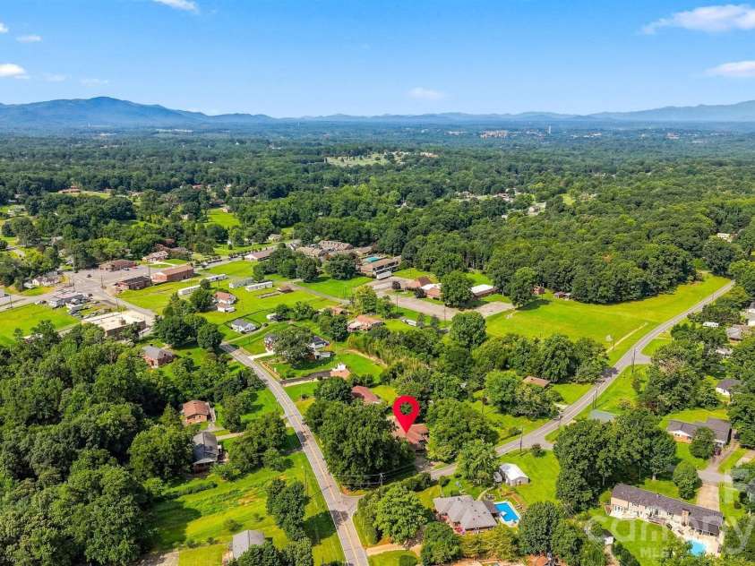 434 Mountain View Drive, Morganton, NC 28655.  MLS# CAR4415264, YatesRealty ID 45091. 