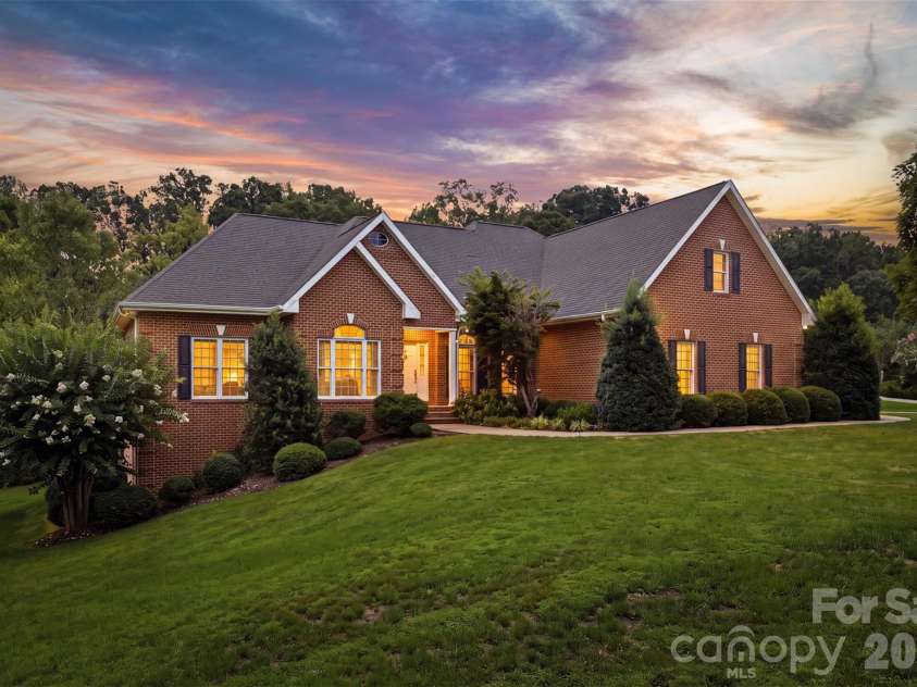 405 Woodridge Drive, Lenoir, NC 28645.  MLS# CAR4397701, YatesRealty ID 45092. 