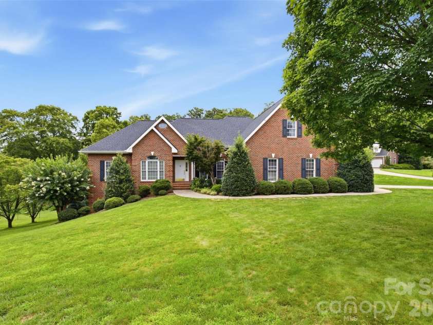 405 Woodridge Drive, Lenoir, NC 28645.  MLS# CAR4397701, YatesRealty ID 45092. 