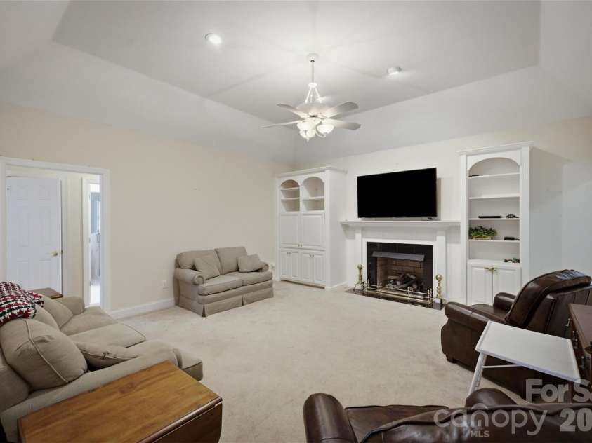 405 Woodridge Drive, Lenoir, NC 28645.  MLS# CAR4397701, YatesRealty ID 45092. 