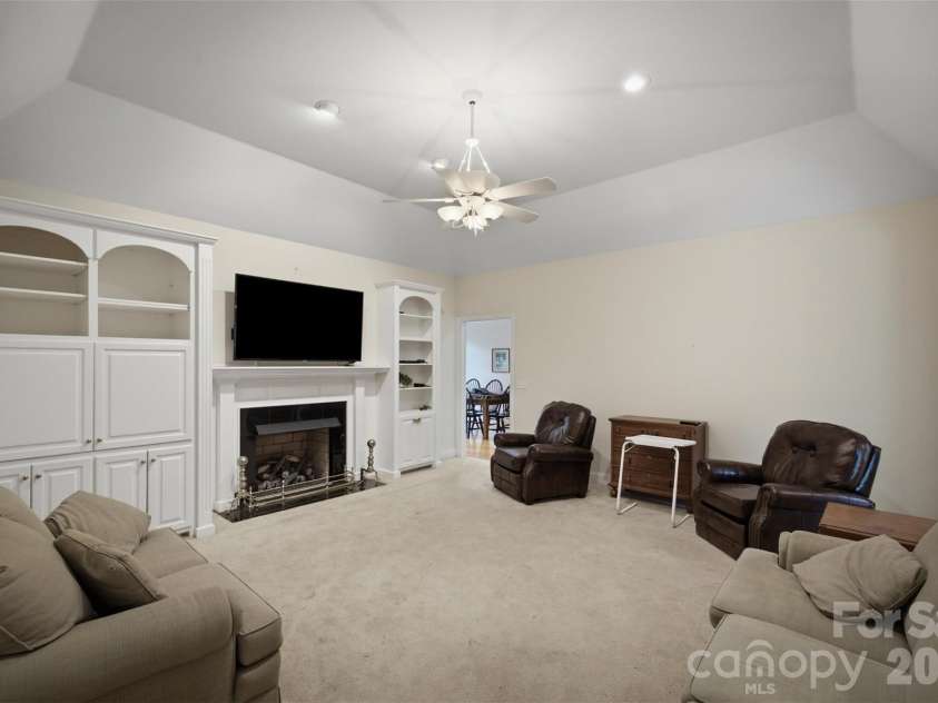 405 Woodridge Drive, Lenoir, NC 28645.  MLS# CAR4397701, YatesRealty ID 45092. 