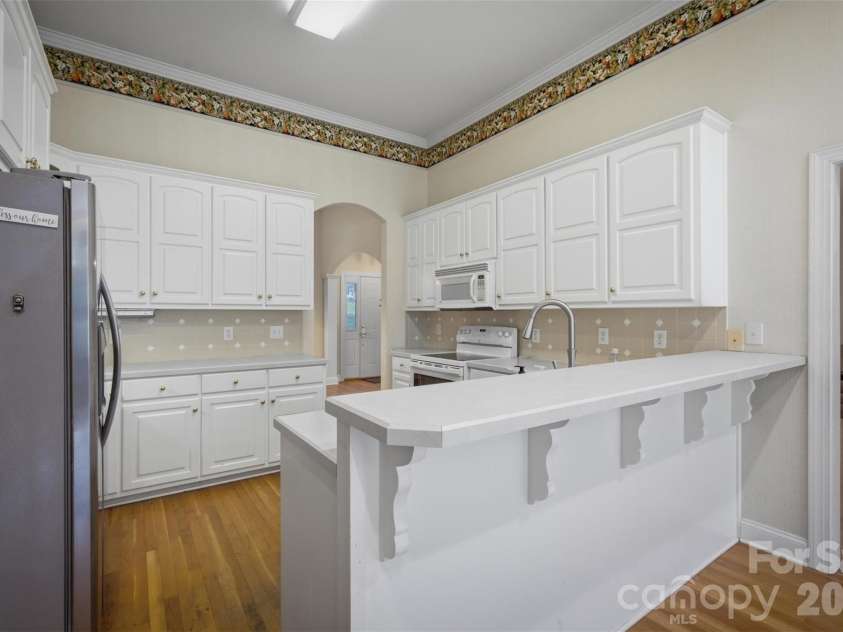 405 Woodridge Drive, Lenoir, NC 28645.  MLS# CAR4397701, YatesRealty ID 45092. 