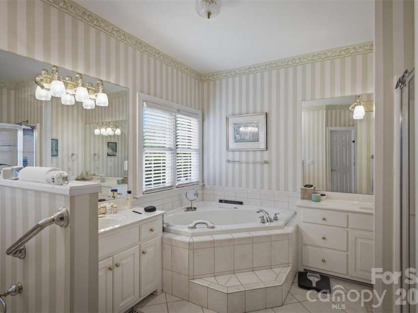 405 Woodridge Drive, Lenoir, NC 28645.  MLS# CAR4397701, YatesRealty ID 45092. 