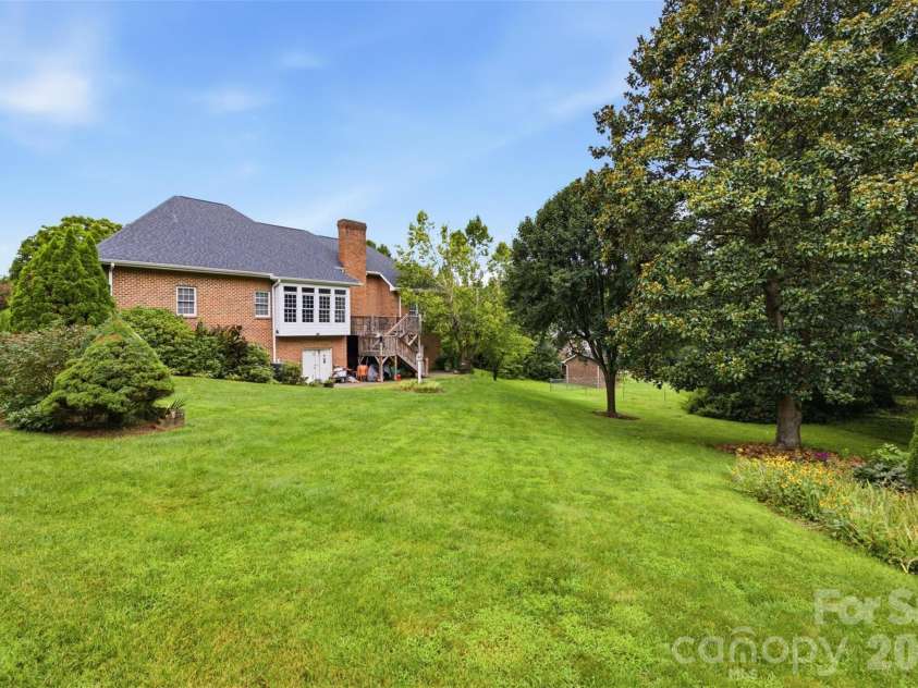 405 Woodridge Drive, Lenoir, NC 28645.  MLS# CAR4397701, YatesRealty ID 45092. 