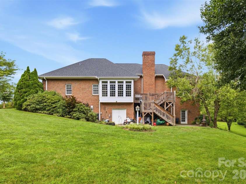 405 Woodridge Drive, Lenoir, NC 28645.  MLS# CAR4397701, YatesRealty ID 45092. 